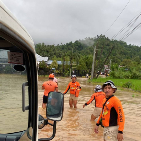 Tropska oluja paralisala ostrvo: Raste broj žrtava; Bujice odnose sve pred sobom FOTO/VIDEO