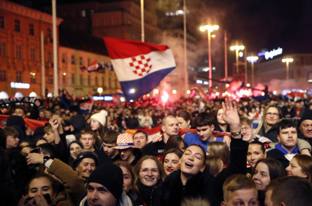 Novo divljanje u Hrvatskoj: U Rijeci na Tompsonovom koncertu podignute desnice; Čulo se za dom spremni