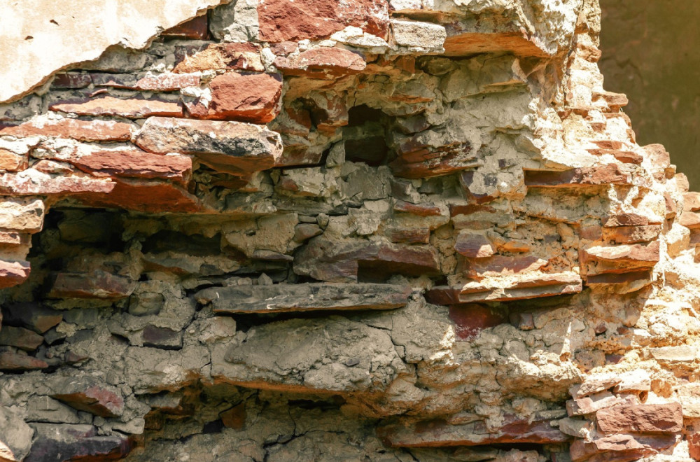 Urušio se zid manastira: Poginula deca FOTO