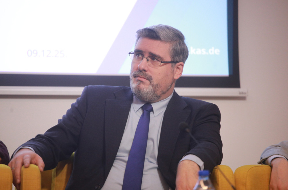 Starović odgovorio Lopandiću: Samo u Srbiji se stapanje civilnog društva i opozicije uzima zdravo za gotovo