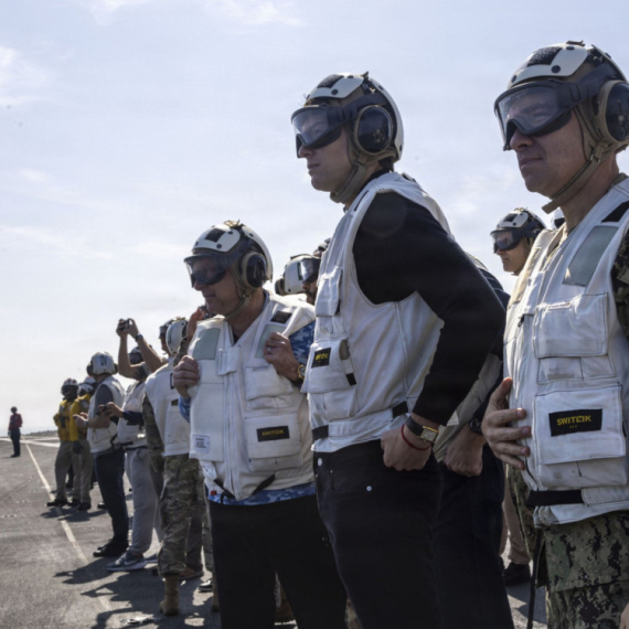 Kušner i Vitkof posetili nosač aviona "Abraham Linkoln" nakon razgovora sa Iranom