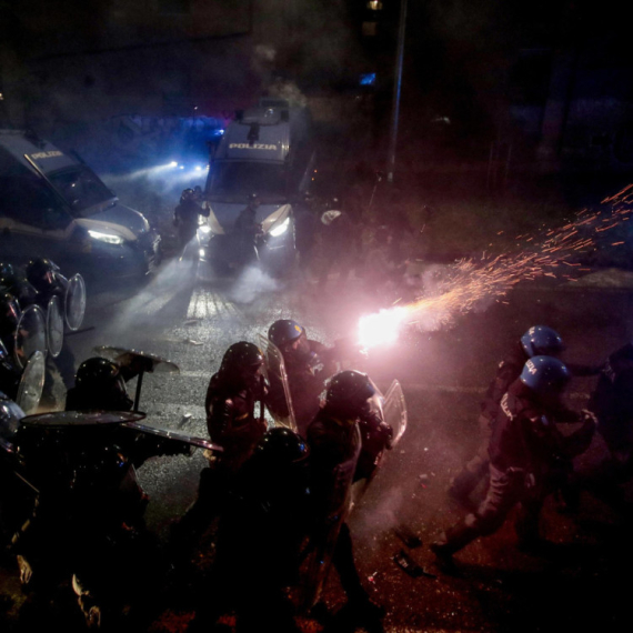 Haos u Milanu; Žestoki sukobi policije i demonstranata, upotrebljeni vodeni topovi FOTO/VIDEO