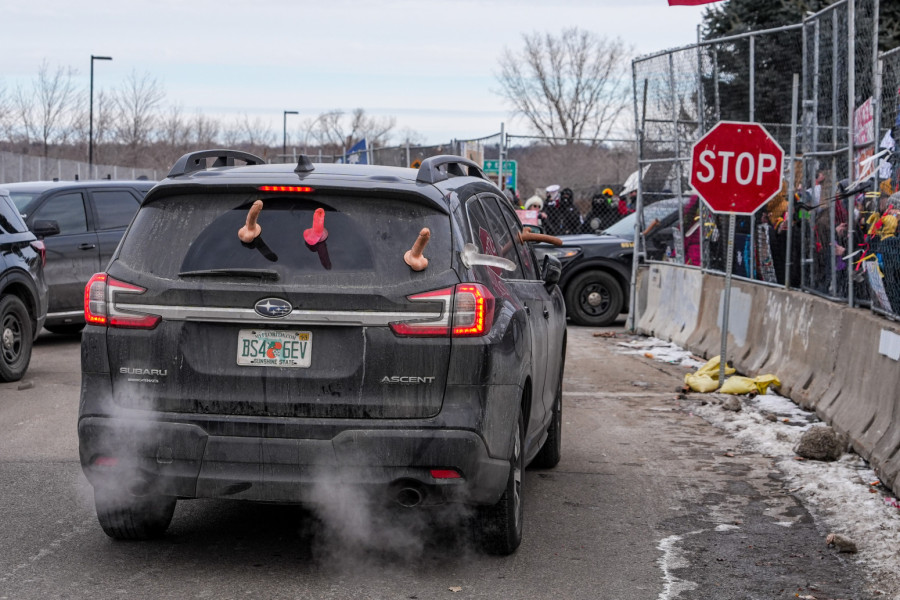 Bukti rat u Americi: Protesti se pretvorili u haos – policajac pogođen u glavu FOTO/VIDEO