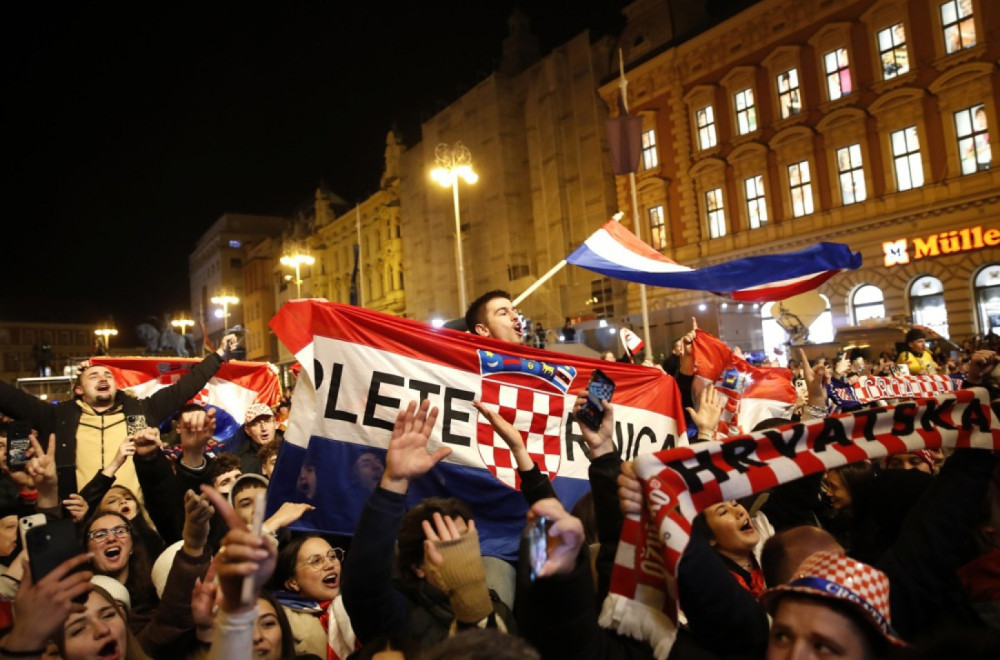 Ponovo haos u Hrvatskoj: Podignute desnice uz poklič za dom spremni na Tompsonovom koncertu