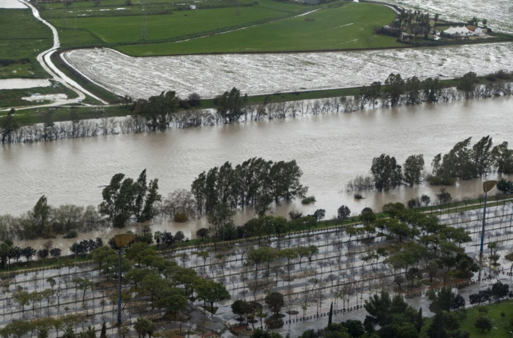 Oluja razara evropsku državu: Ima mrtvih; Vojska na nogama; Proglašena nacionalna uzbuna FOTO/VIDEO