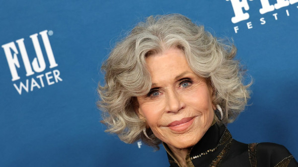 Svi bi da stare kao Džejn Fonda: "Izbrisala" 30 godina i oduševila na crvenom tepihu FOTO