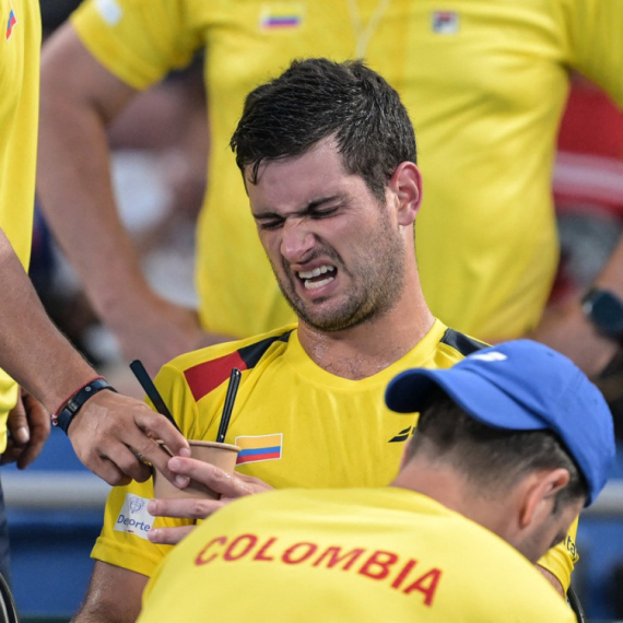 Apsolutni skandal u Dejvis kupu – teniseri napadnuti, letele flaše VIDEO