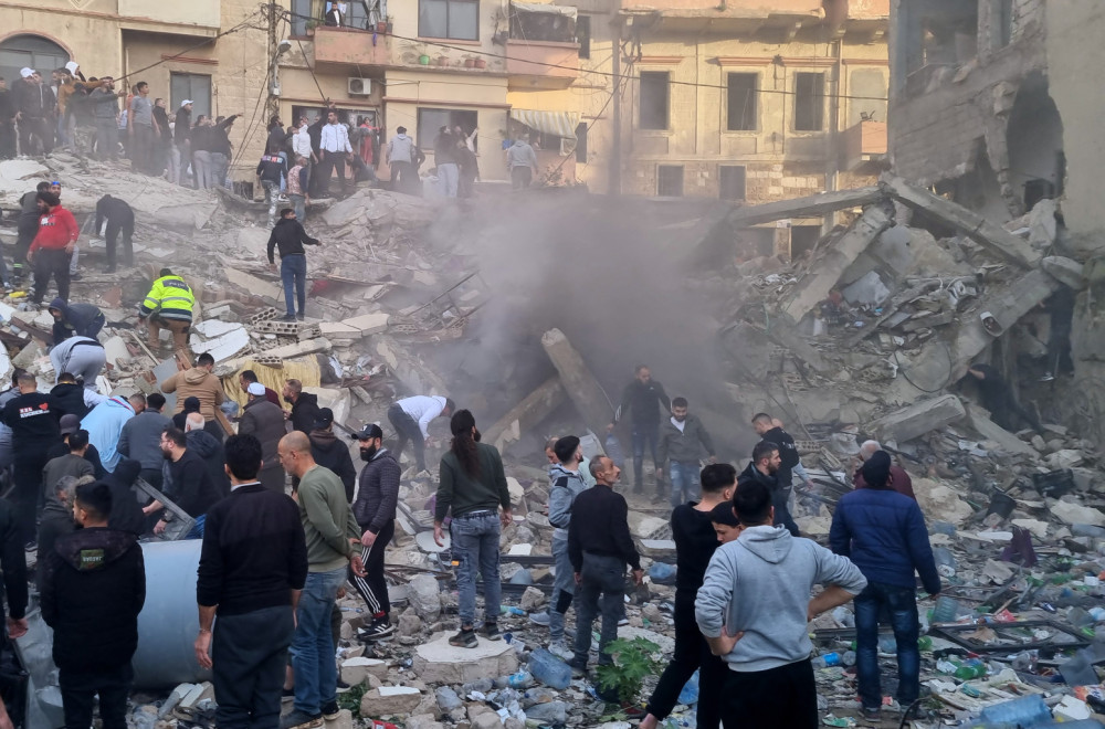 Srušila se zgrada; Ima mrtvih; Stanovnici besni; Policija pucala u vazduh FOTO