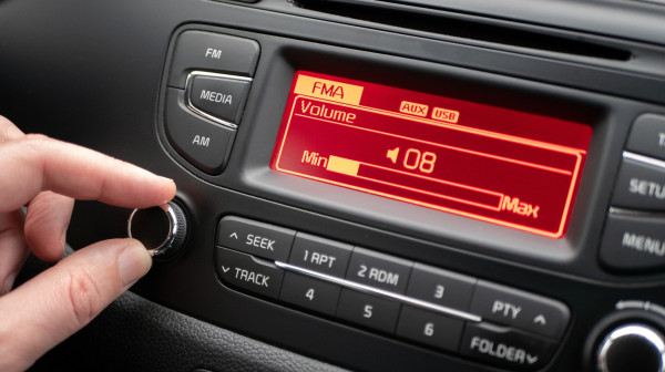 FM radio odlazi u istoriju: Milioni vozača ostaju bez omiljenih stanica?