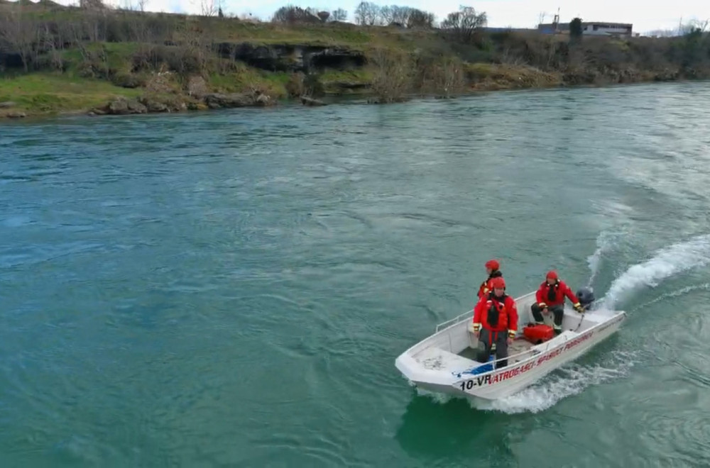 Ekipe i danas na terenu: Ovo su slike sa lica mesta gde je vozilo sletelo u reku Moraču FOTO