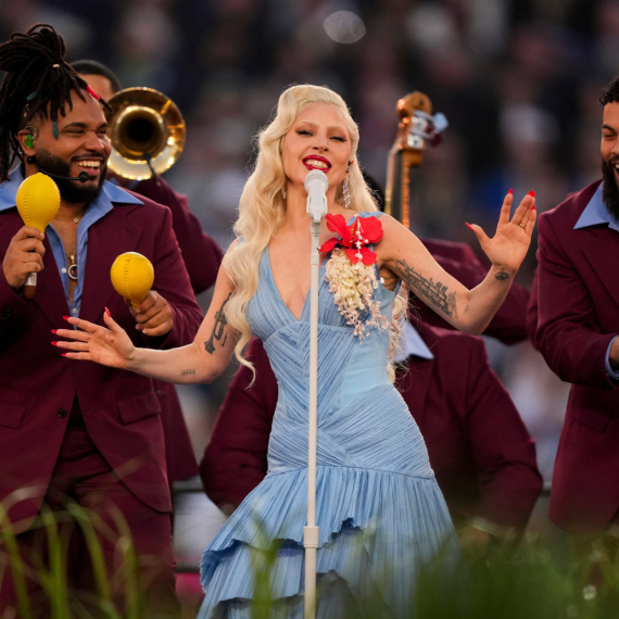 Lejdi Gaga na Superboulu, ali potpuno drugačija: "Ozempik je učinio svoje" FOTO