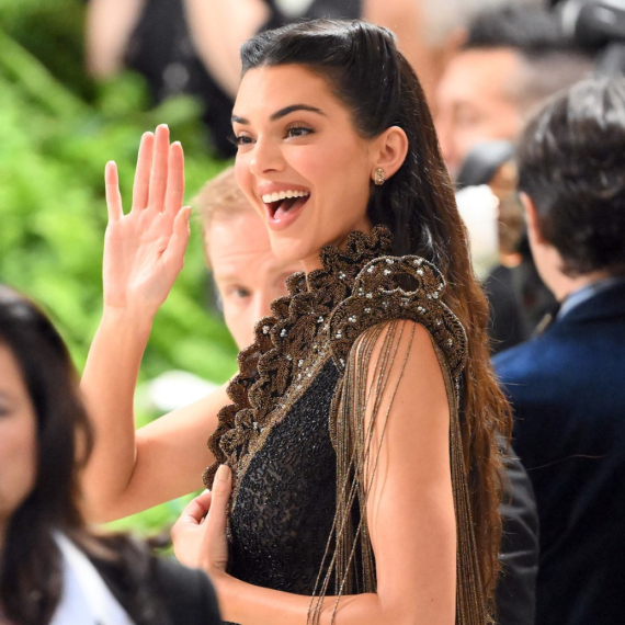 "Izgledala je nesrećno": Najtraženija manekenka sveta oči u oči sa bivšim dečkom VIDEO