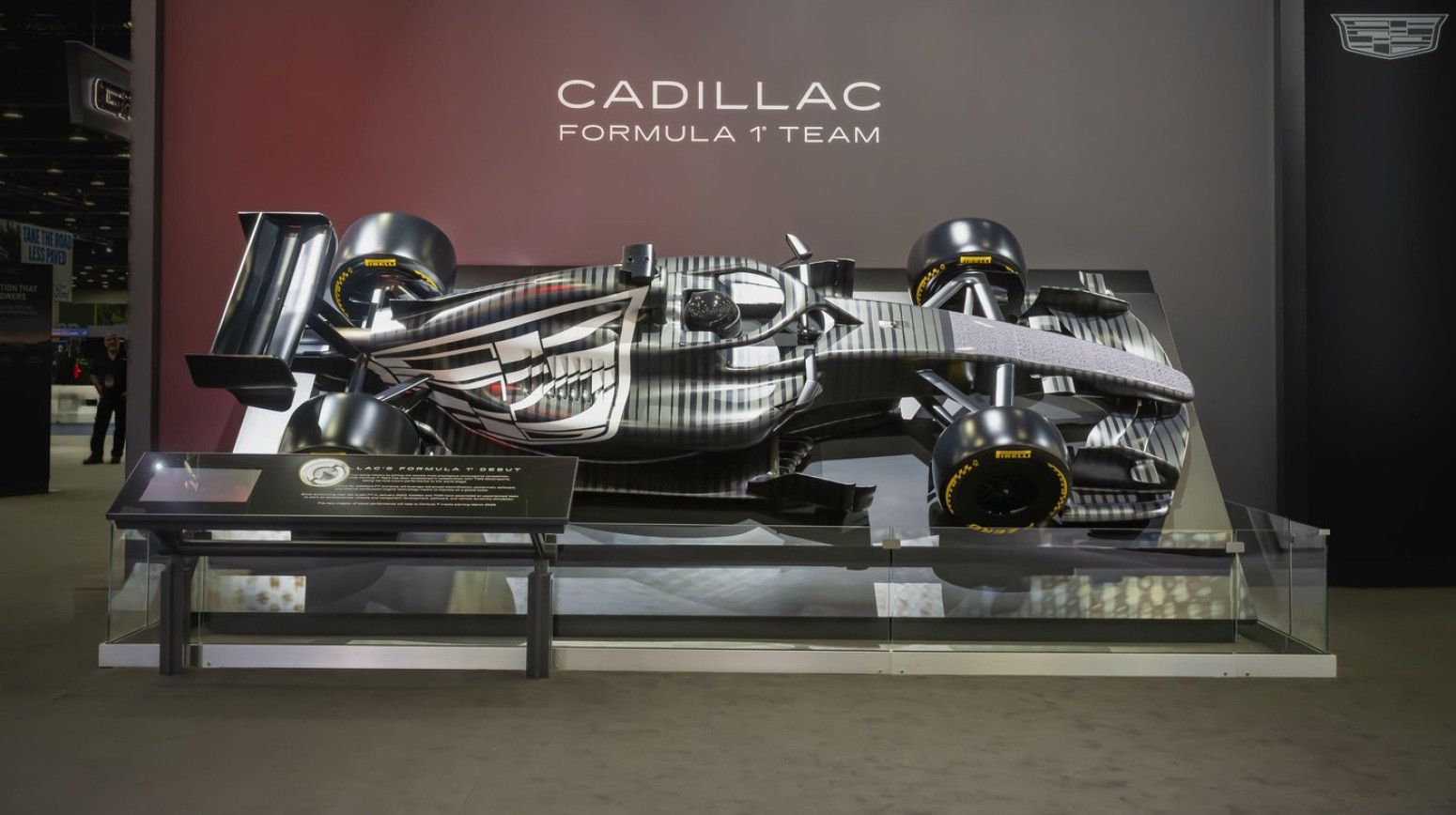 Kadilak predstavio F1 bolid – 16 miliona $ da ga vide tokom Superboula VIDEO