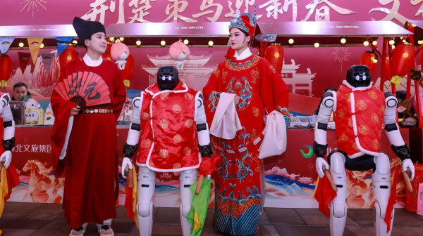 Kineski roboti na gala večeri: Sve je spremno za proslavu VIDEO