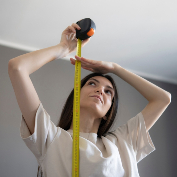 Visoka je 196 cm i ima problem da nađe muškarca: "Otišao je kad sam dotakla plafon" VIDEO