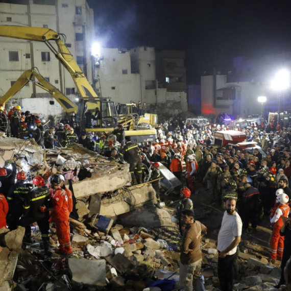 Srušila se stambena zgrada: Raste broj mrtvih; Ljude traže pod ruševinama FOTO/VIDEO