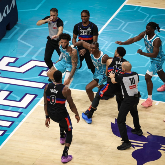 Burno veče u NBA – sevale pesnice! VIDEO