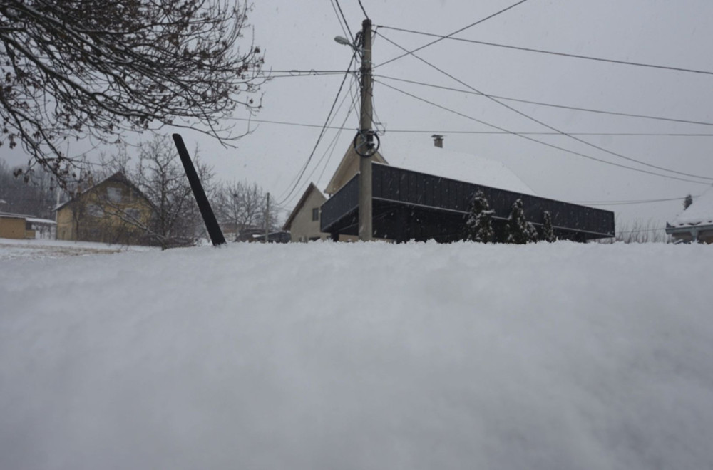 Sneg ponovo okovao Čačak: Dogodilo se više saobraćajnih nezgoda FOTO/VIDEO