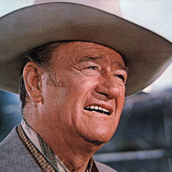 Džon Vejn je zbog ovog filma prekršio svoje "zlatno" pravilo: "Nevoljno je pristao"