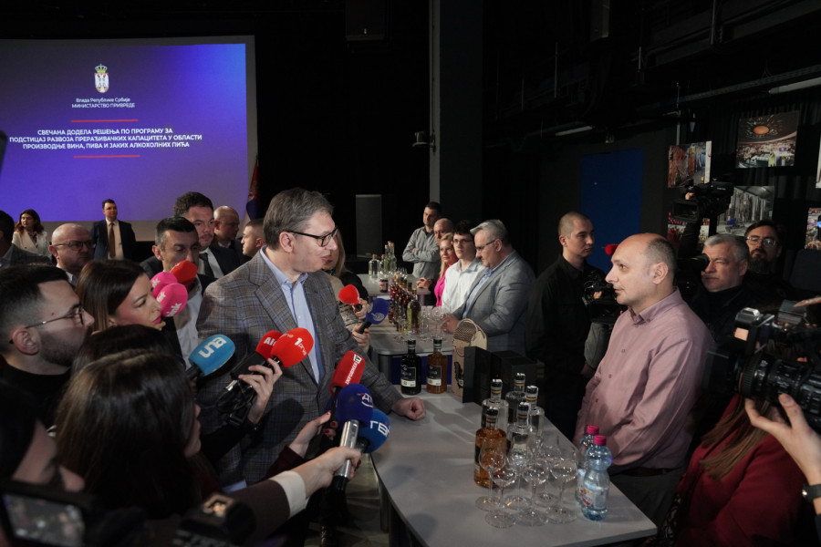 China is the perfect opportunity; Vučić at ceremony for handing out incentive grants for beverage production