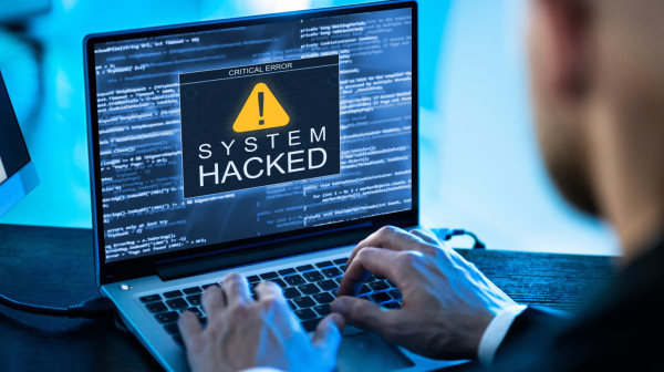 MUP sprema aplikaciju za prijavu internet prevara: Šta je "Sigurna straža"