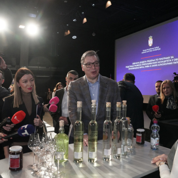 "Kina idealna prilika": Vučić obilazi proizvođače vina, piva i jakih pića FOTO/VIDEO