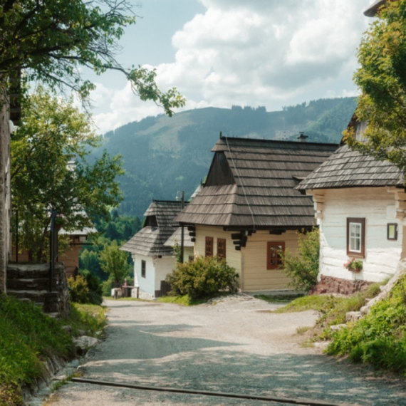 Malo mesto, veliki problem: Kako je slovačko selo postalo žrtva sopstvene lepote VIDEO