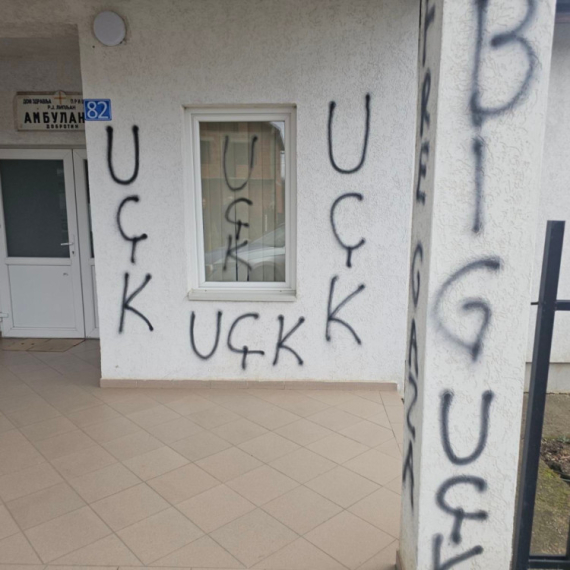 Nova provokacija kod Lipljana: Albanac ispisao UČK grafite FOTO