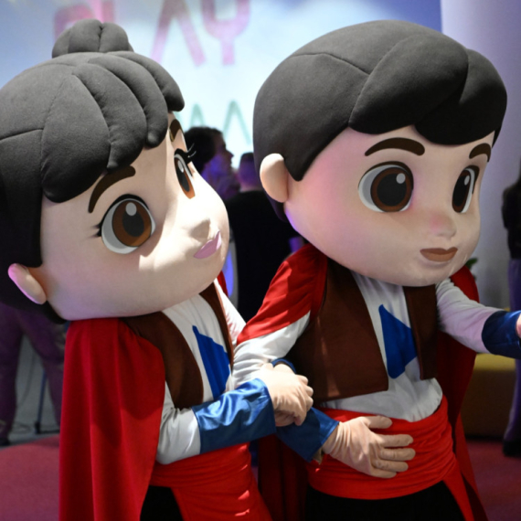 Maskote Rastko i Milica predstavljene uživo u Ekspo Plejgraundu na Beogradskom sajmu FOTO