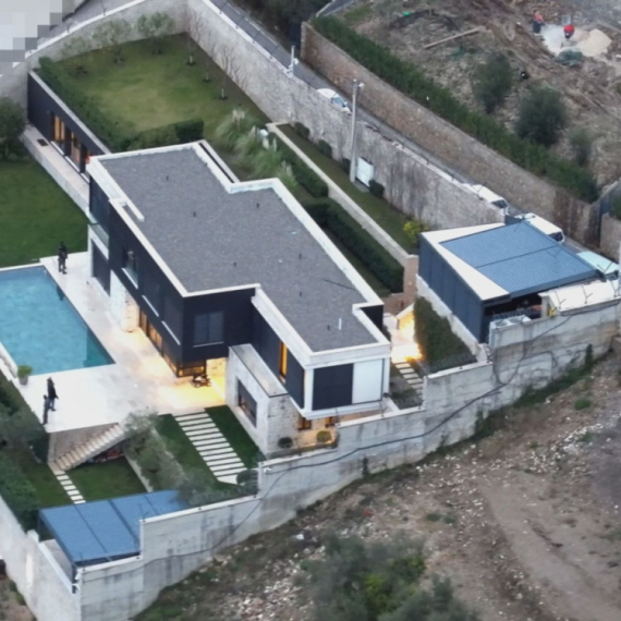 Filmska akcija u Kotoru i Tivtu: Više od 100 policajaca tragalo za pripadnicima "kavačkog klana" FOTO/VIDEO