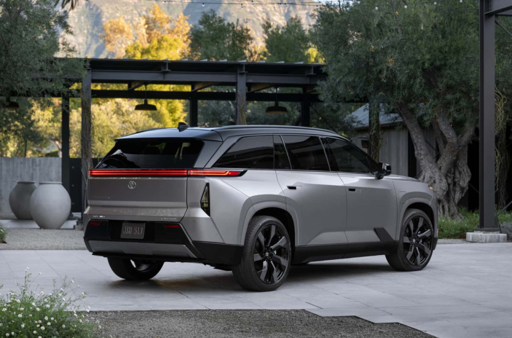 Stigao je Highlander EV: Prva električna Toyota sa tri reda sedišta FOTO