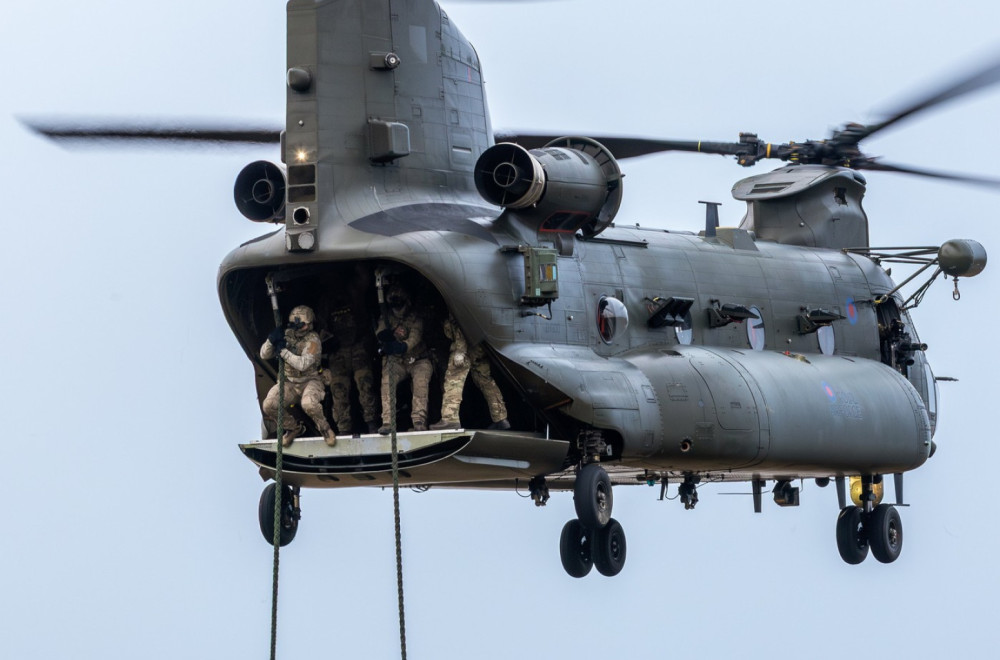 Prelomili su; Niče nova super-sila NATO-a