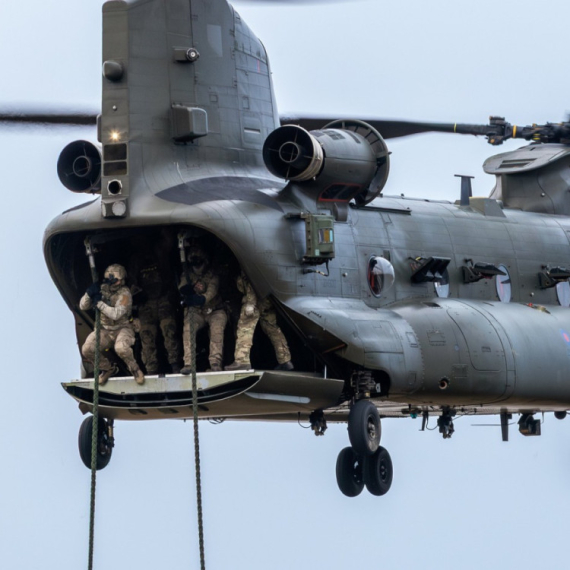 Prelomili su; Niče nova super-sila NATO-a