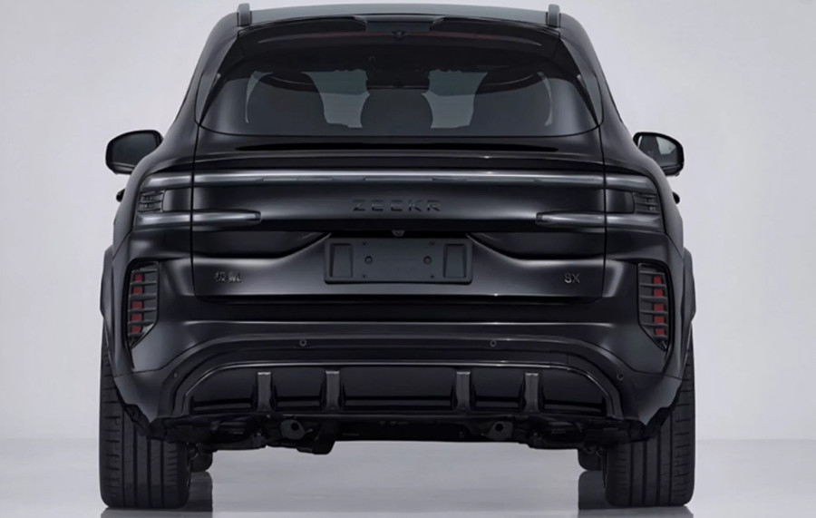 Zeekr SUV izgleda kao Rolls, ubrzava kao hiperautomobil, a i dalje koristi benzin FOTO