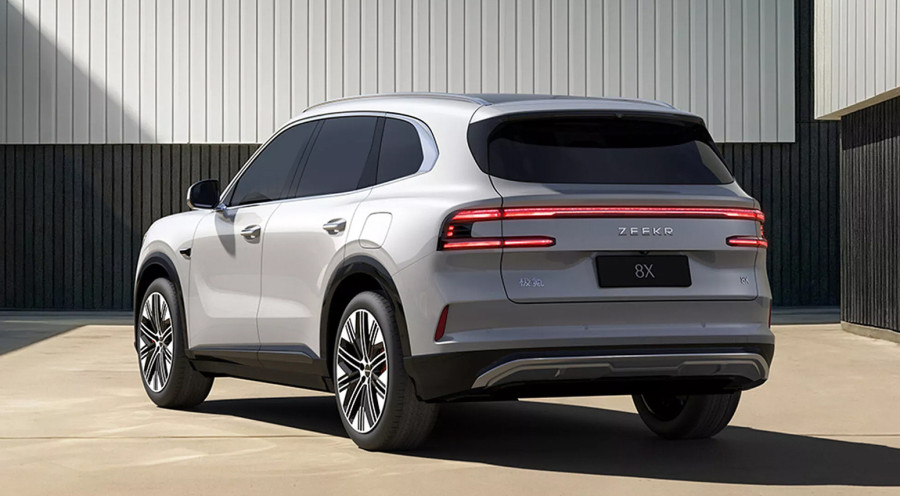 Zeekr SUV izgleda kao Rolls, ubrzava kao hiperautomobil, a i dalje koristi benzin FOTO