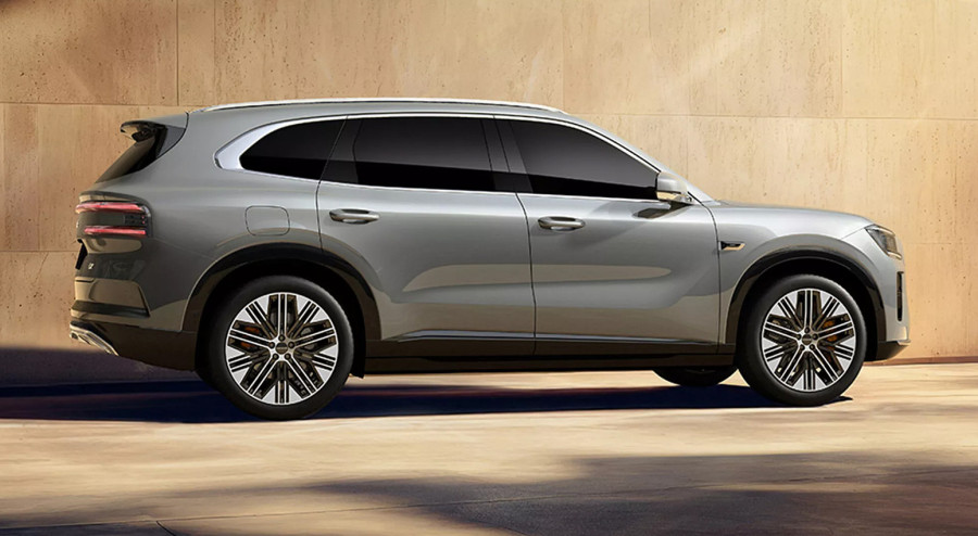 Zeekr SUV izgleda kao Rolls, ubrzava kao hiperautomobil, a i dalje koristi benzin FOTO