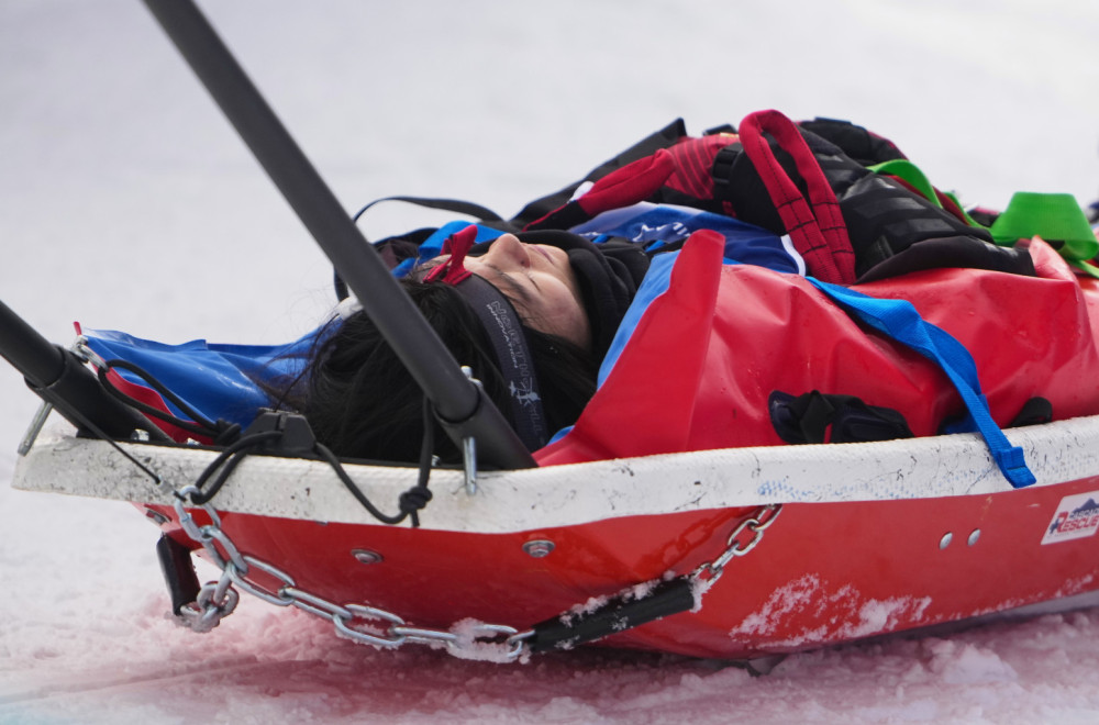 Potresne scene na ZOI – Kineskinja nepomično ležala VIDEO