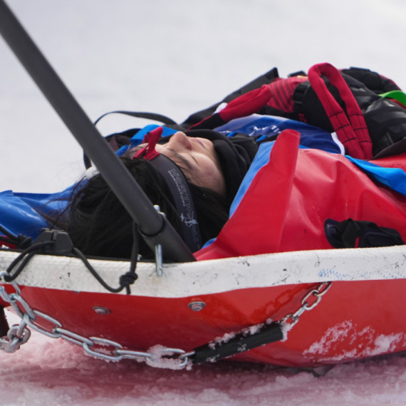 Potresne scene na ZOI – Kineskinja nepomično ležala VIDEO