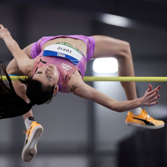 Angelina konačno nastupila – lako preskočila prvu lestvicu!