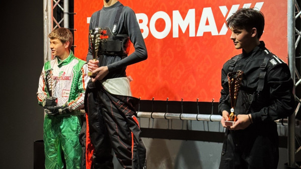 Spektakl u Turbomaxu na SWS E-Sprint večeri: Lazar Čakarević osvojio četiri zlata u Beogradu FOTO