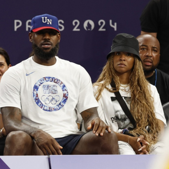 Mreže su se obrušile na ženu Lebrona Džejmsa: Sve zbog njene ljubavi prema striptizu VIDEO