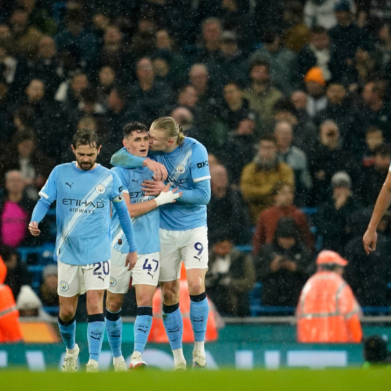 Siti sve rešio za poluvreme – Vila i Barnli slavili autogolovima