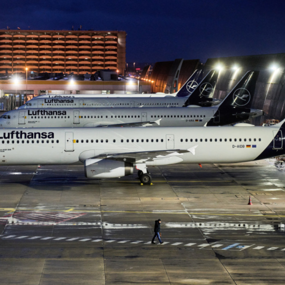 Na aerodromu u Nemačkoj 500 putnika zarobljeno u avionima