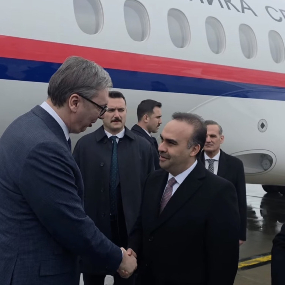 Diplomatska ofanziva: Vučić stigao u Tursku, sastaje se s Erdoganom; Svečani doček u Ankari VIDEO