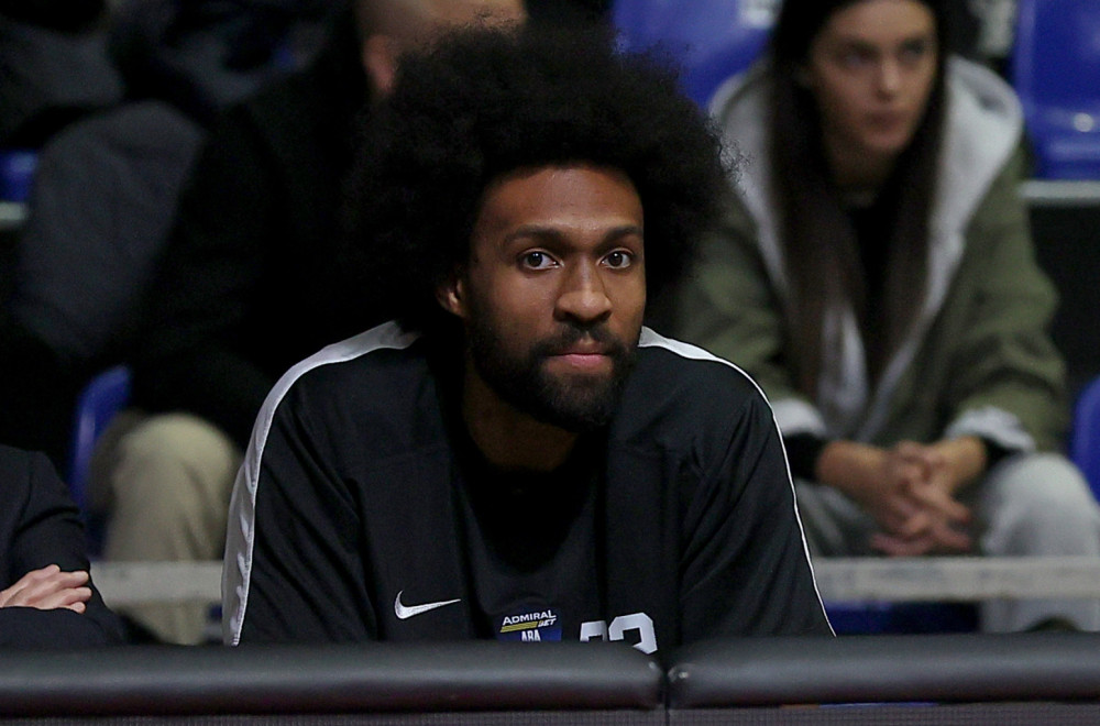 Parker me zove i kaže da ne zna zašto ne igra