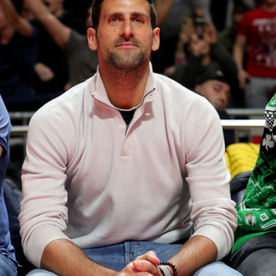 Đoković prati "bratski" okršaj u Atini FOTO