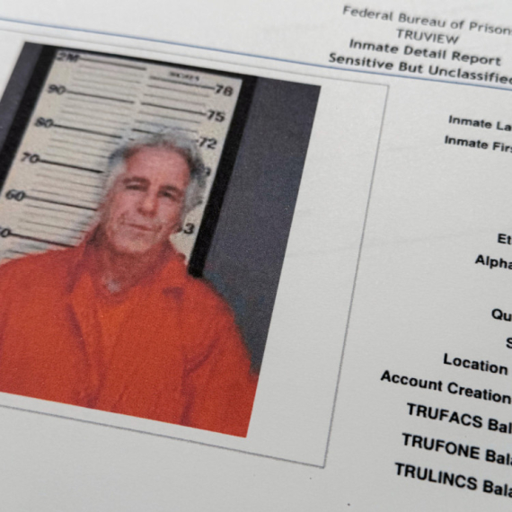 Isplivali jezivi detalji iz Epstajnovih fajlova: Krio kamere u kutijama za maramice