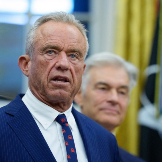 Trampov ministar zdravlja otkrio: "Šmrkao sam kokain sa daski za WC"