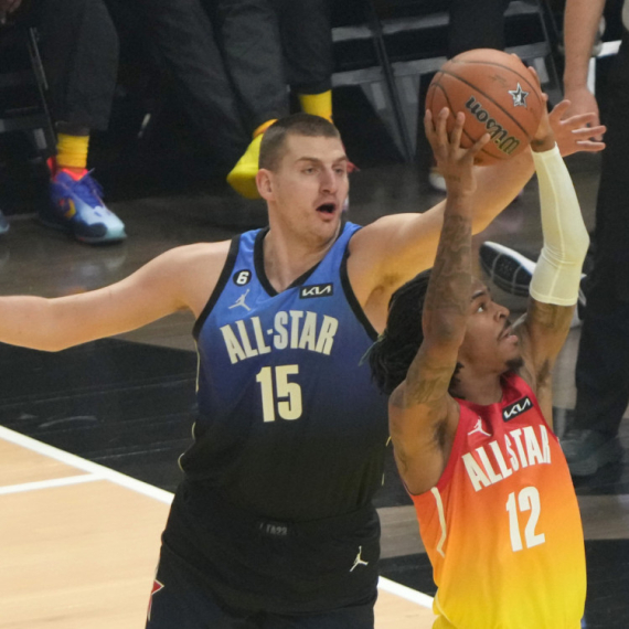 Ol-star "ludnica" u LA: Jokić predvodi Svet protiv Amerikanaca; Lilard juri istoriju