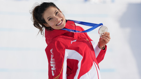 Ona je najlepša sportistkinja na ZOI: Zarađuje milione kao model, Amerikanci je ne vole FOTO